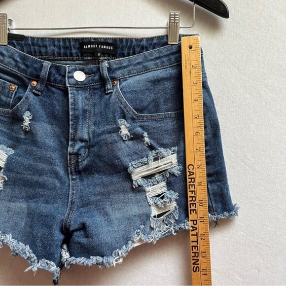 Almost Famous distress frayed denim jean shorts Sz 5/ 29” - Picture 10 of 11